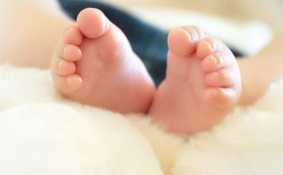pieds de nouveau-né